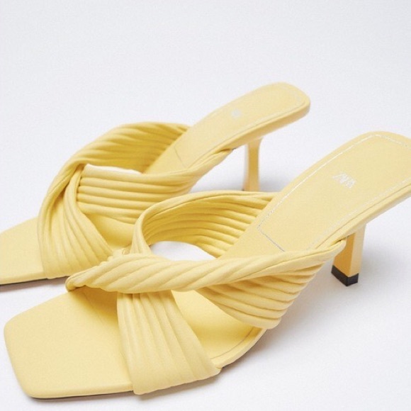 ZARA BLOGGERS FAV PLEATED YELLOW SQUARE HEELS BRAND NEW WITH TAGS EUR 39 US 8 - Picture 1 of 9